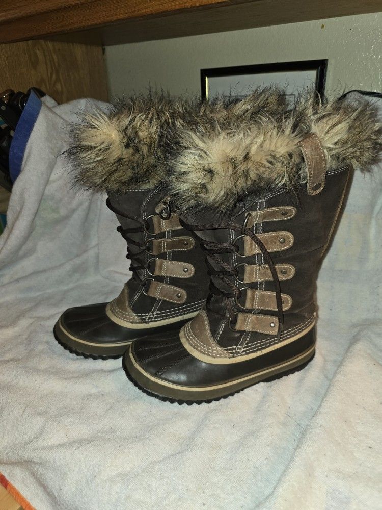 Sorels, Great Condition. Size 6, Liners Are Perfect.