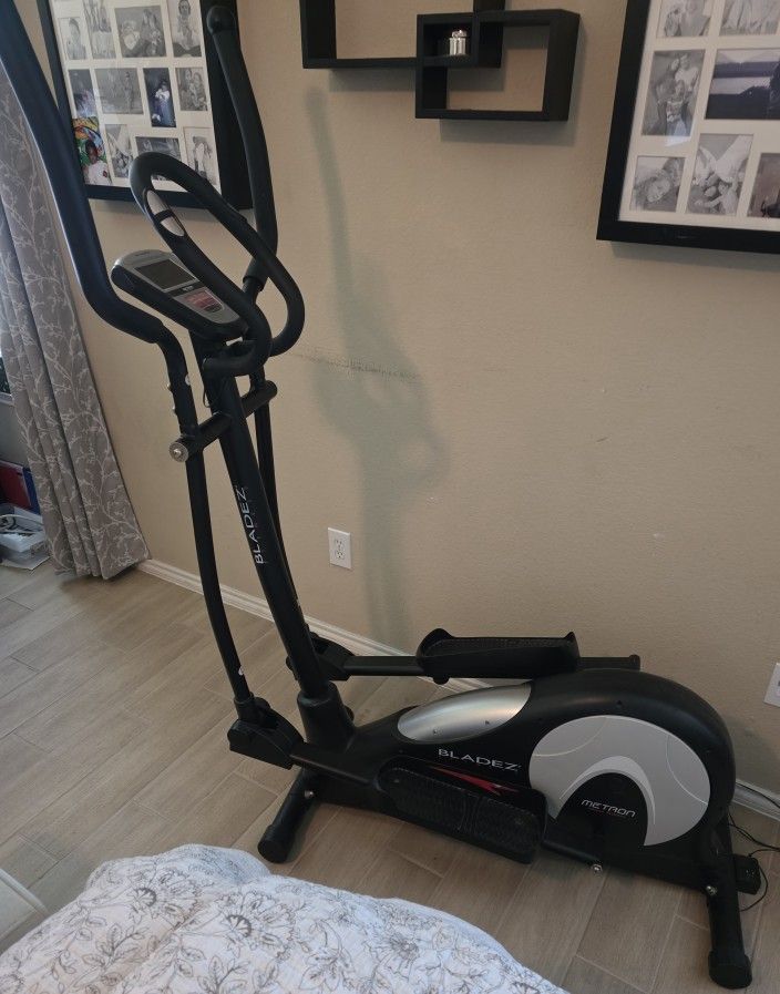 Elliptical - Bladez Fitness Machine 