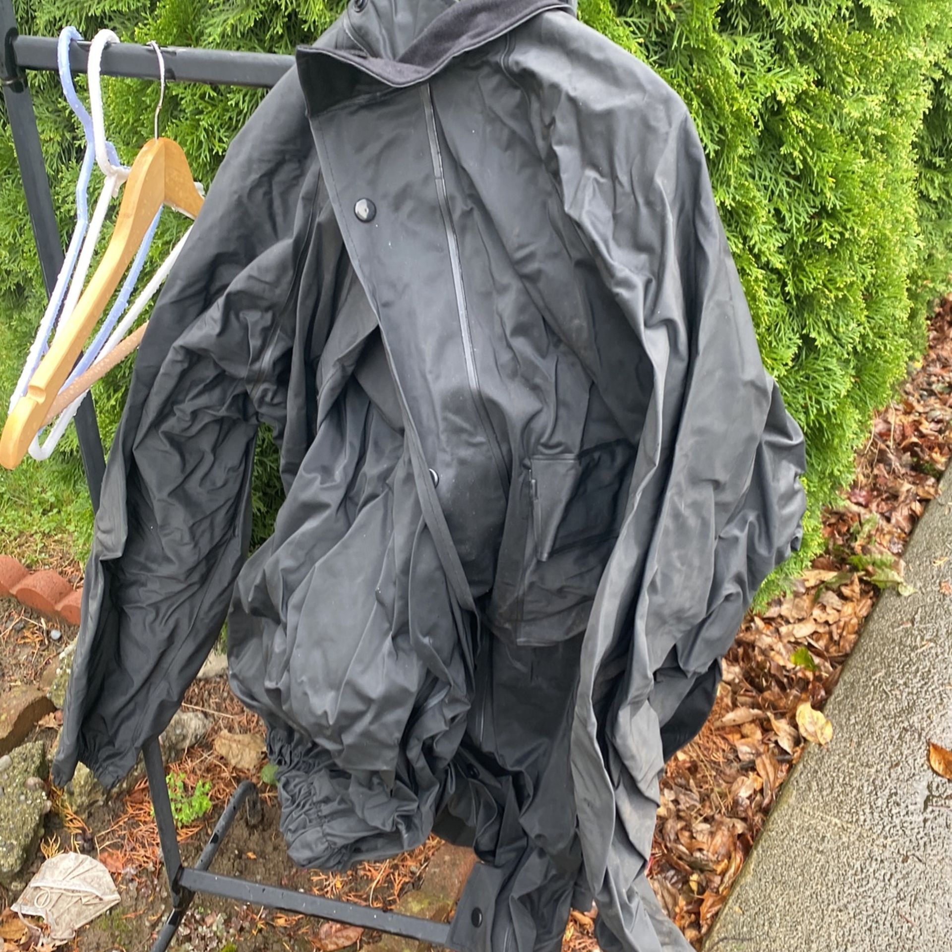 Heavy Duty Rain Jacket With Pants 👖 Perfect For Outdoors Rainy Days Size L
