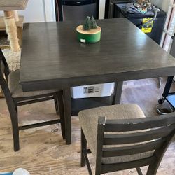 Table + 4 Chairs