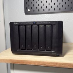 Synology DS1517+ 5 Bay NAS & 2 500gb SSD