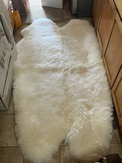 New Zealand sheepskin rug excellent