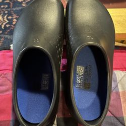 Woman’s Black Clogs