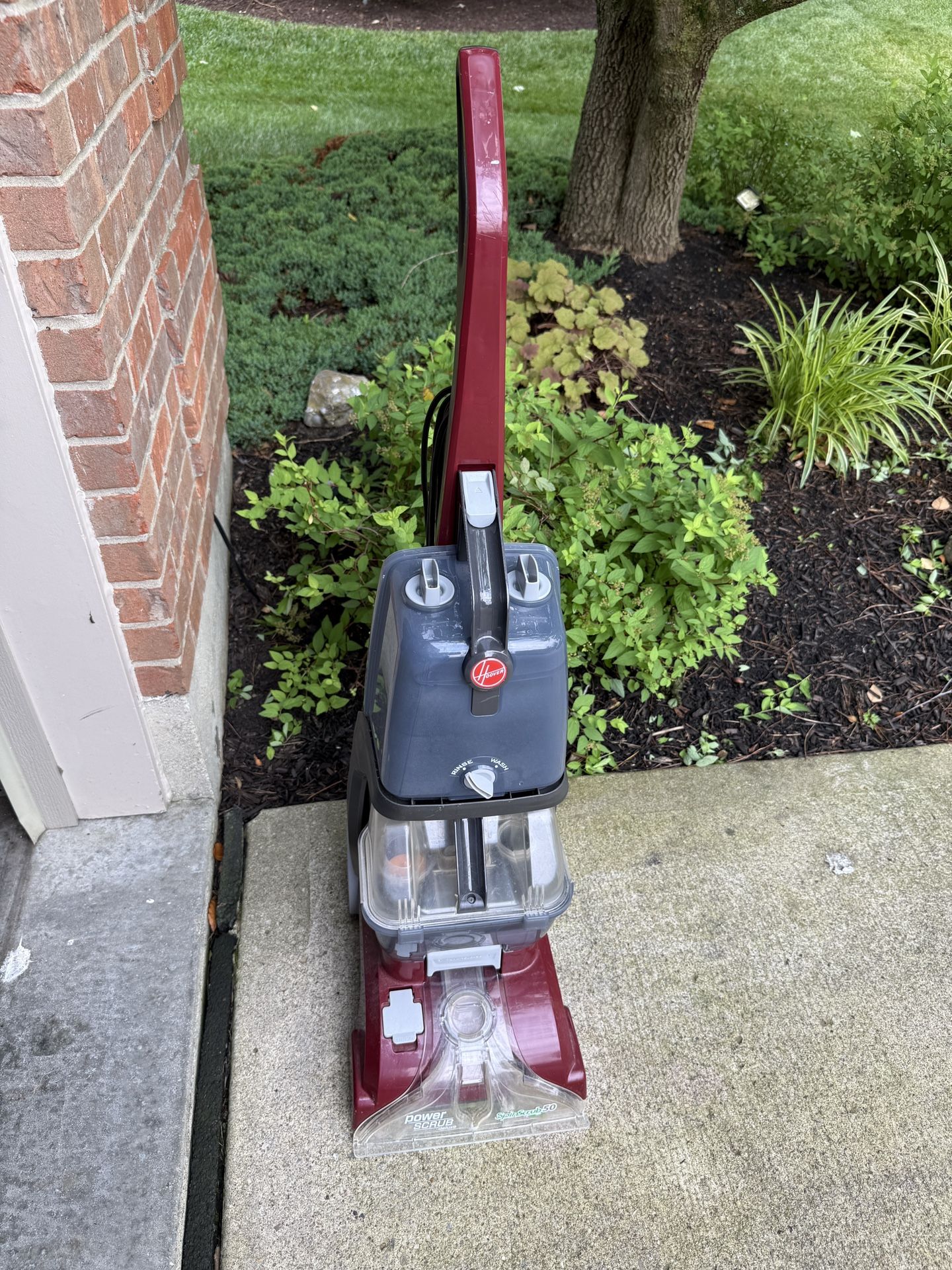 Hoover Power Scrub Deluxe Carpet Cleaner in great shape!