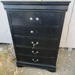 Dresser Chest 