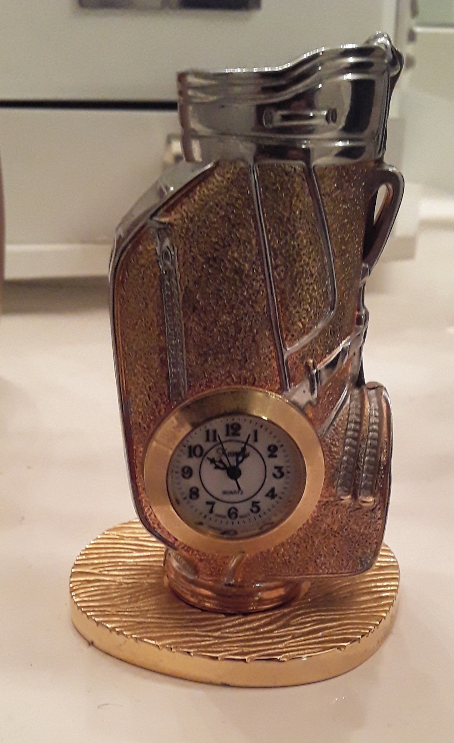 Gold golf bag pen holder clock