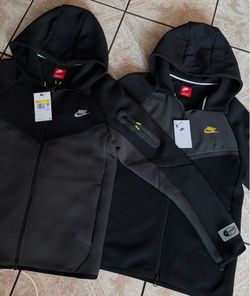 Nike tech size Small