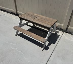 Kids Sand Table.