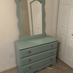 Beautiful Dresser W/Matching Mirror