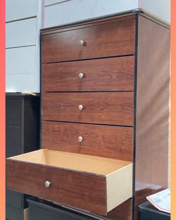 Dresser/ Five drawers dresser