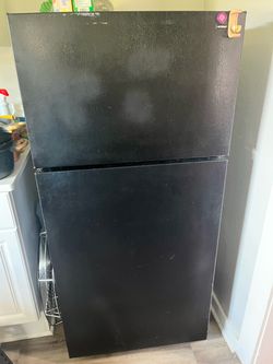 Hot point mid sized fridge need gone ASAP!