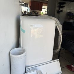 Air Conditioner Portable Air Conditioner AC 250sqft Like New Toshiba