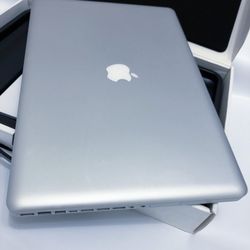 Apple Macbook Pro 15” i7 Laptop - 8GB RAM, 500GB HD