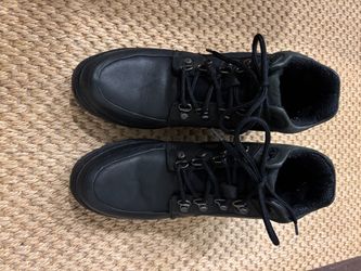 Timberland Black Leather Hiker Boots women’s size 8 - lightly used!!!