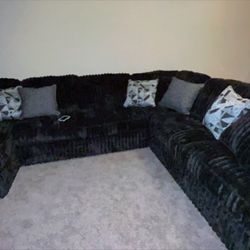 Black Sectional *PRICE NEGOTIABLE*