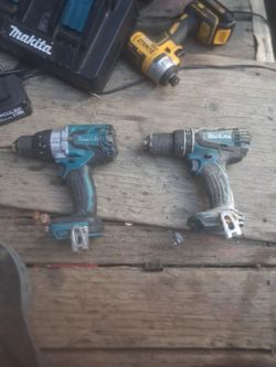 Two Makita cordless drills 30 for the one on the left 20 for the one on the right or 50 for both