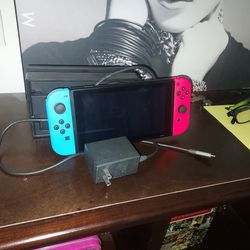 Nintendo Switch W/ Mount Charger 