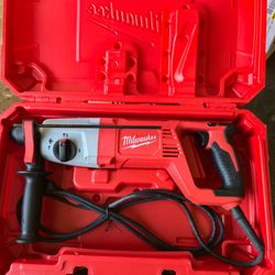 Milwaukee 8 Amp Corded 1 in. SDS D-Handle Rotary Hammer