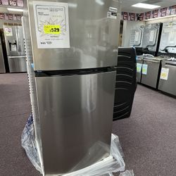 Refrigerator, 28’ Brand New Frigidaire Fridge 