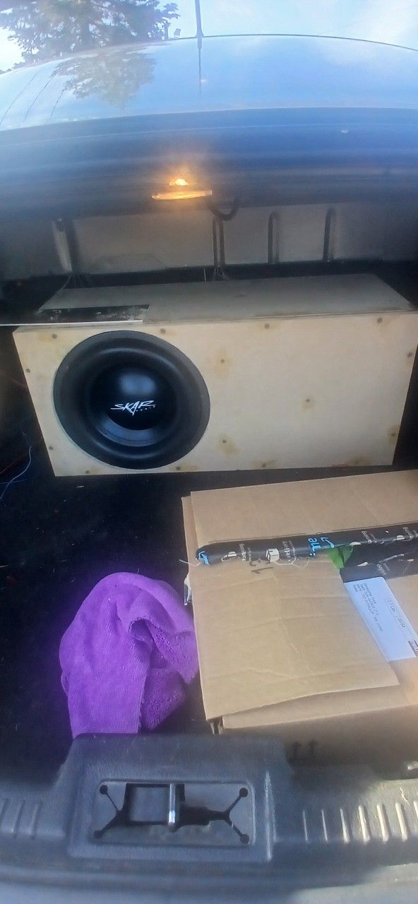 Car Audio System Skar Vxf 12 In Box With 2,000 Watt Amp