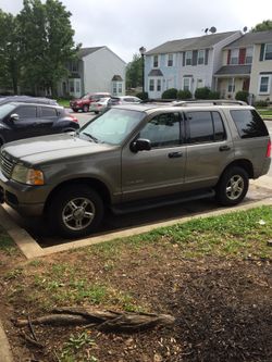 2004 Ford Explorer V8