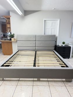 ITALIAN KING SIZE BEDFRAME GREAT SHAPE