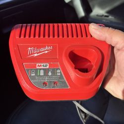 Milwaukee M12  Charger 