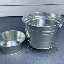 Set Of 2 Metal Plant Pots With Drainage