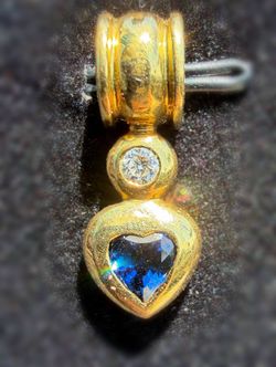 18k solid yellow gold 0.07Ct Natural Diamond 0.5Ct Blue Sapphire heart stone charm pendant