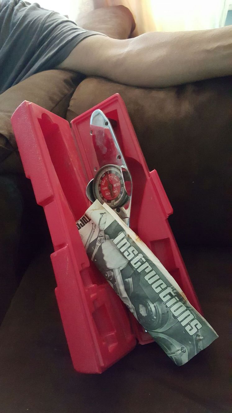 Snap on 3/8 drive, inch pound vintage torque wrench. Fully functional! Offer up! Missing cover from rear.