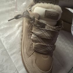 BRAND NEW LOWMEL SIZE 8 GIRL UGGS 