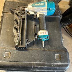 Makita 16 Gauge Trim Nail Gun 
