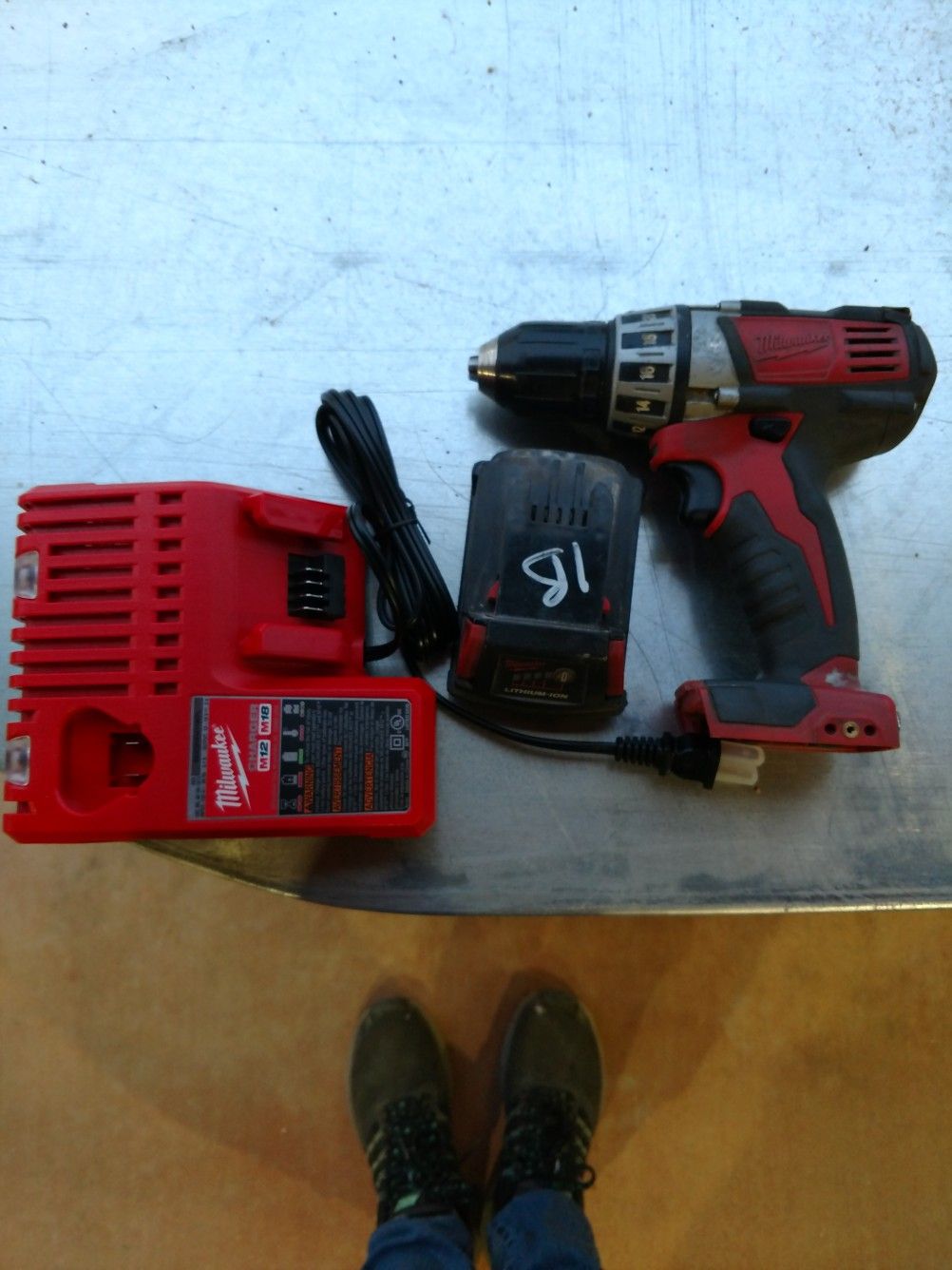Milwaukee 1/2" drill/driver with battery & new charger