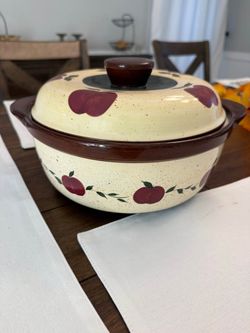 Vintage Daxin Apple Pattern Covered Casserole Dish – Farmhouse Stoneware