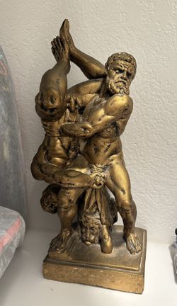 Hercules And Diomedes Statue