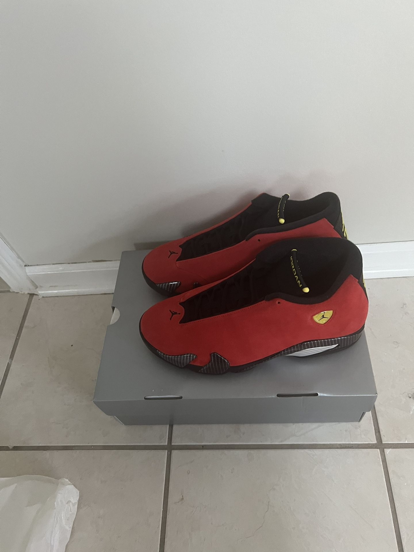 Air Jordan 14 Farrari