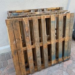3 Empty Pallets