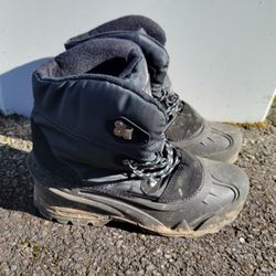 Men's Snow Boots Size 11