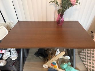 Standing desk