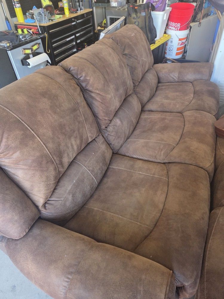 Free Reclining Sofa