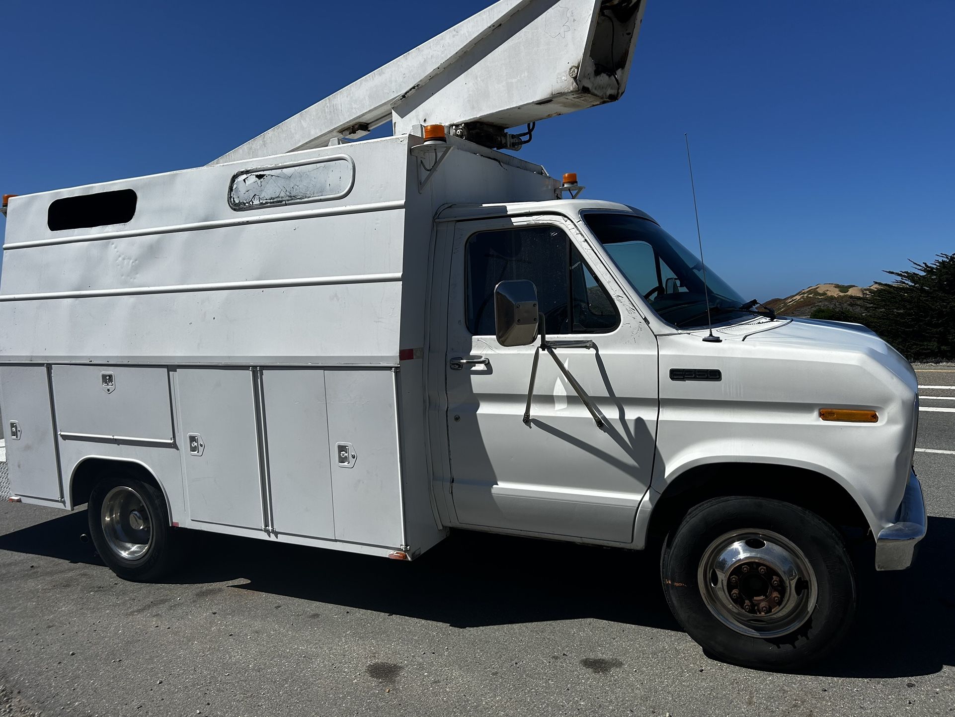 Ford Van Bucket Truck Pro