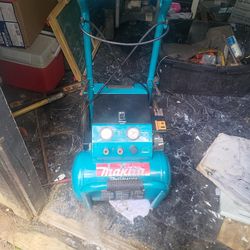 Makita MAC5200 AIR COMPRESSOR 