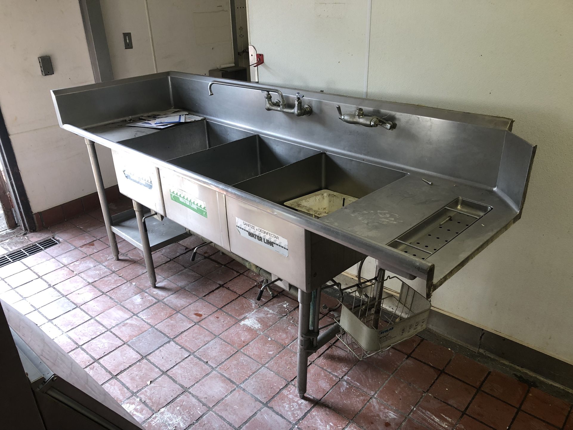 Stainless Steel 3 Compartment Sink With 2 Sink And Countertop