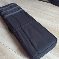 Roadrunner Lefty Bass Guitar Hard Case. 