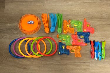 Kids Outdoor Toy Lot. Water Guns, Flying Discs, Toss Rings & More
