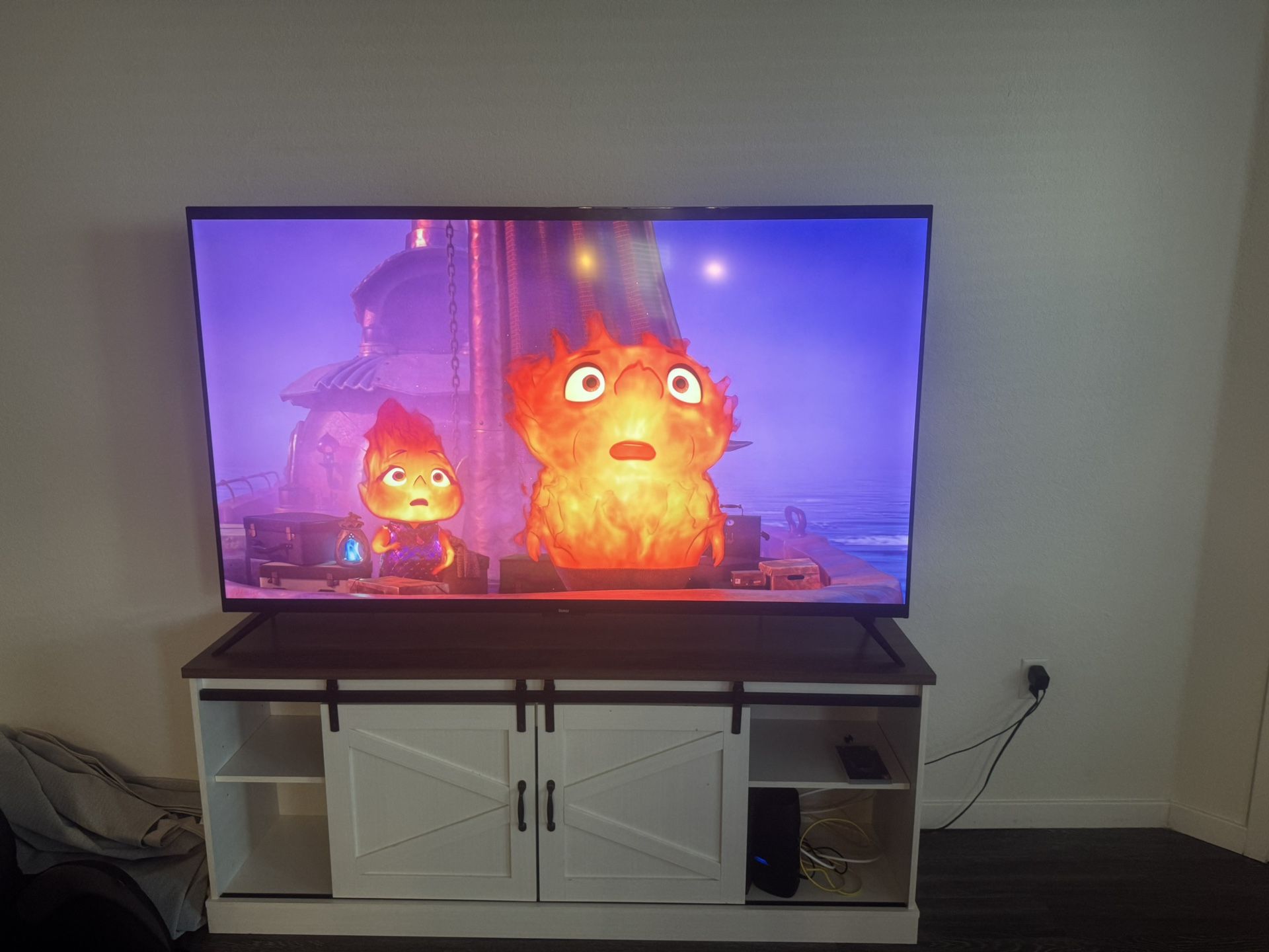 75 Inch Roku TV & TV Stand