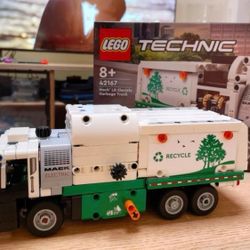 LEGO Lego Science and Technology Machinery Group Mack LR Electric Garbage Truck Building Blocks 503pcs 42167-1