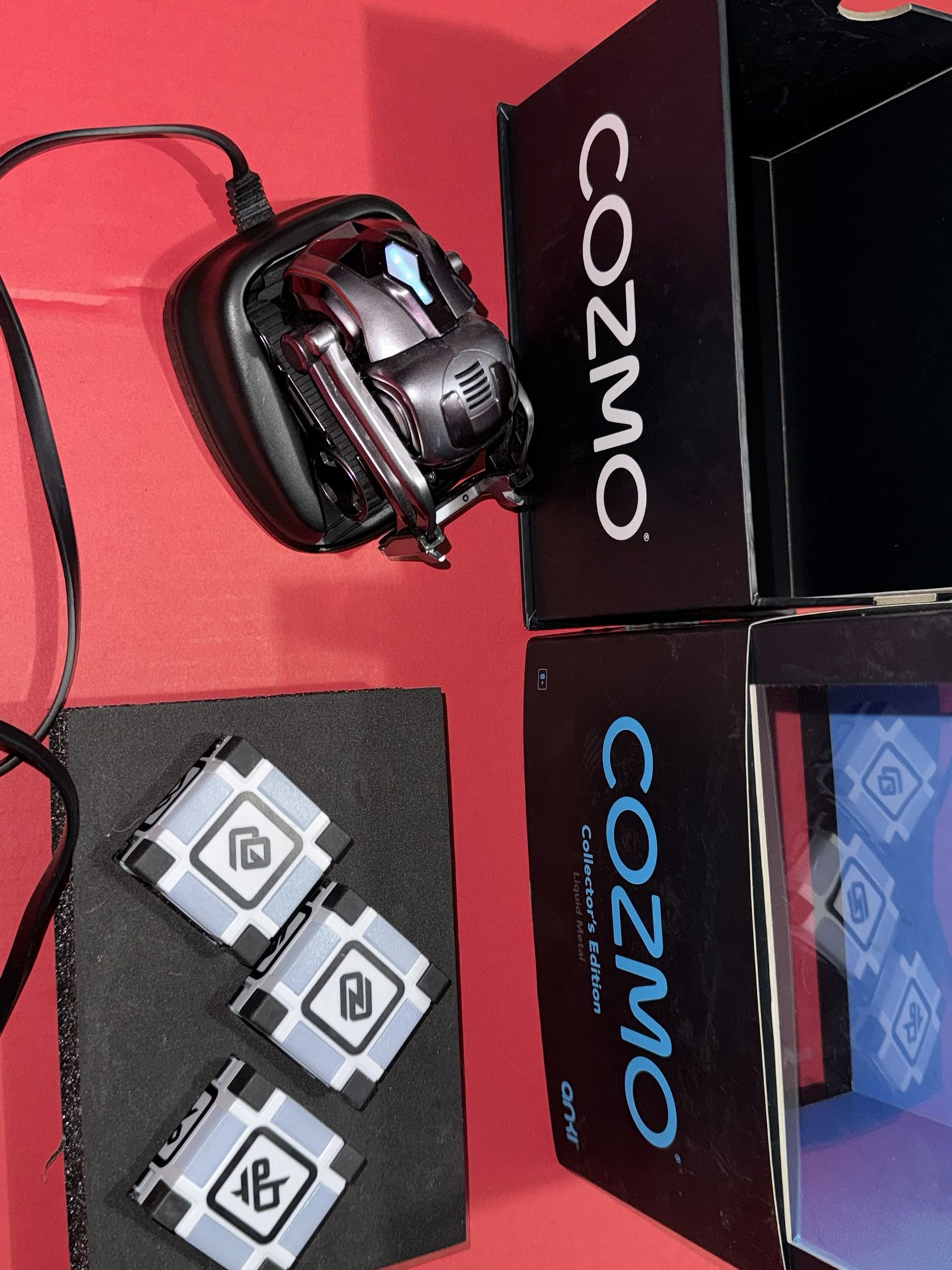ANKI COZMO Collectors Edition Liquid Metal in Box With CUBES And Charger