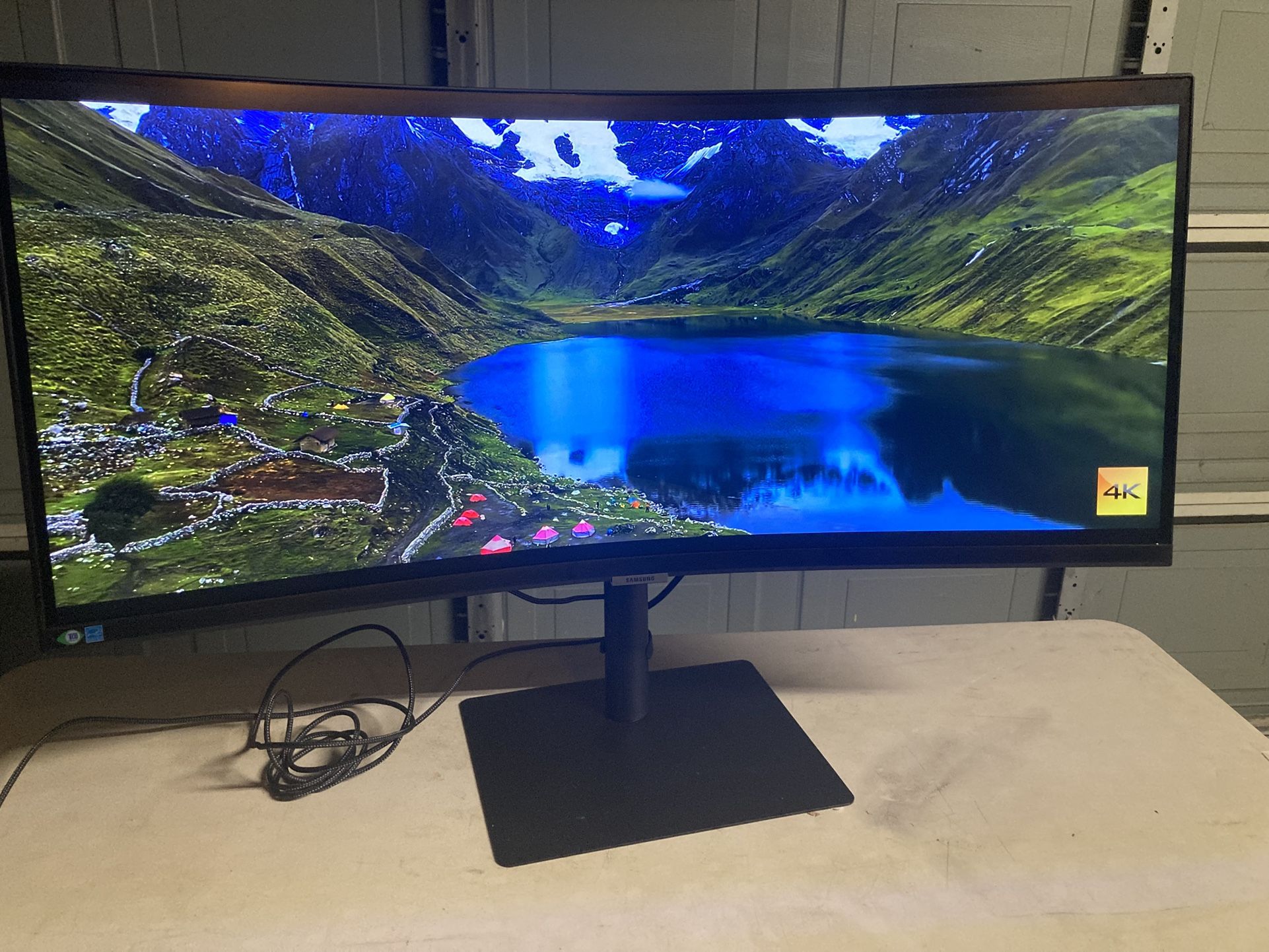 Samsung 34” ViewFinity s65vc curved WQHD Monitor - w/built Speakers & Camera - DESIGNED for Gaming & Graphic Design