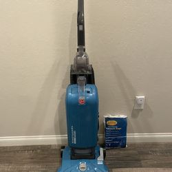 Hoover Vacuum  With 5 Vacuum Bags 